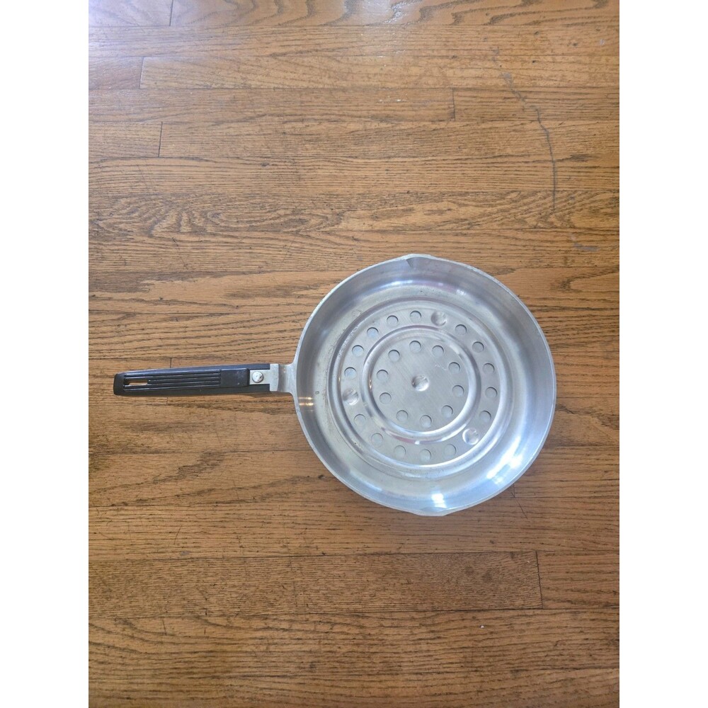 Vintage Wagner Ware GHC Magnalite 10" Double Spout Skillet w/ Trivet
